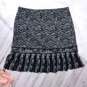 Sz Medium Black and White Skirt